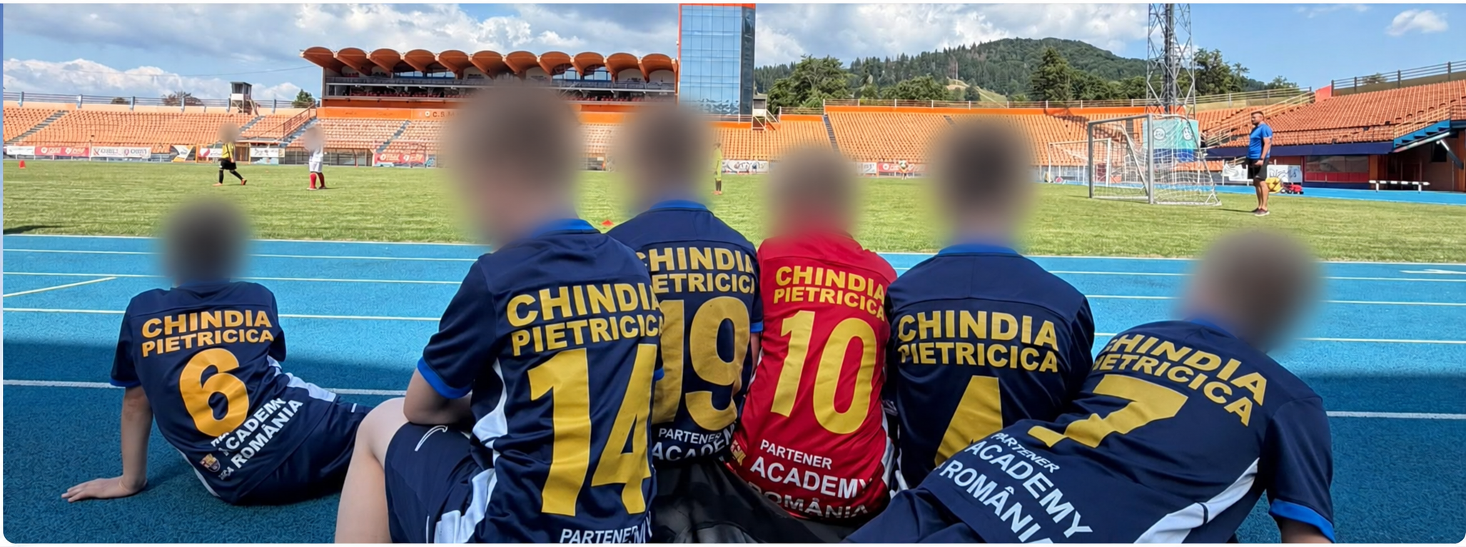 Fotografia de copertă a paginii FC Pietricica, furnizată redacției drept actuală la 29 octombrie 2026; fețe blurate.